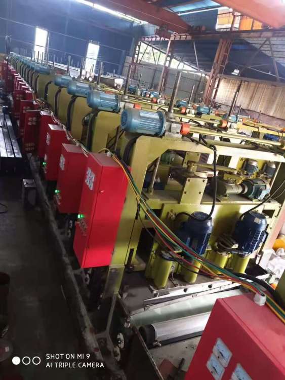 可折疊久進五金機械廠橋架機械設備與卷閘機 現代五金零售的革新力量